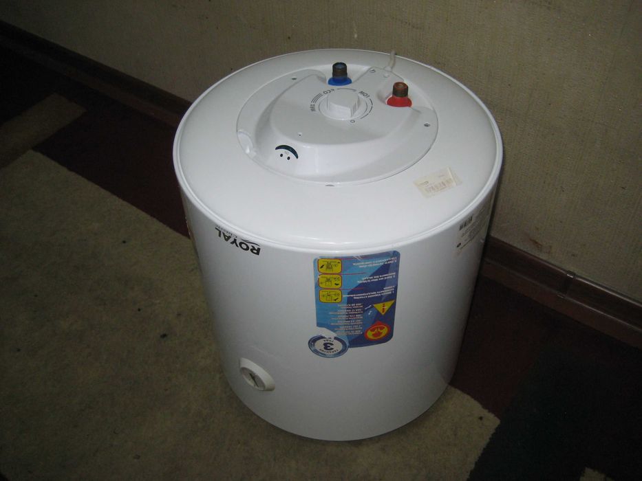 Водонагреватель Royal накопительный  50лт почти новым состоянии!