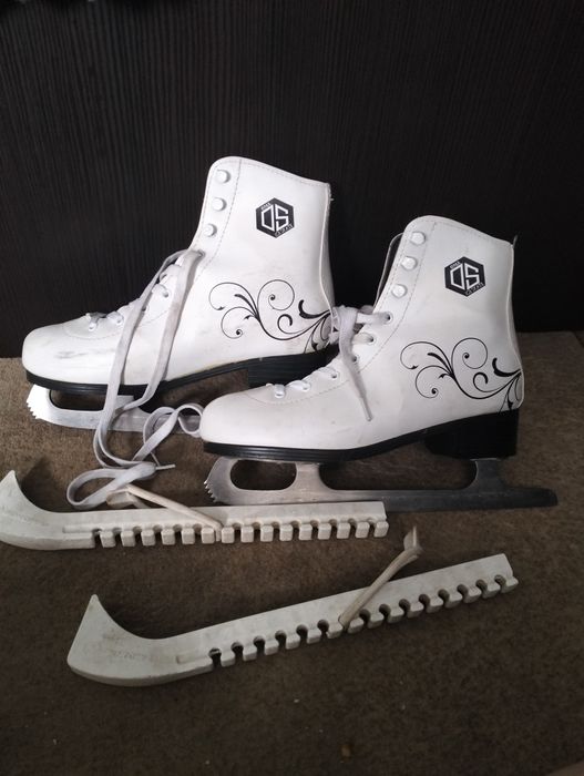 Продам фигурные коньки