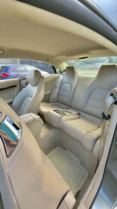 Vand sau schimb  Mercedes-Benz E-Class Coupé E 200 (2012)
