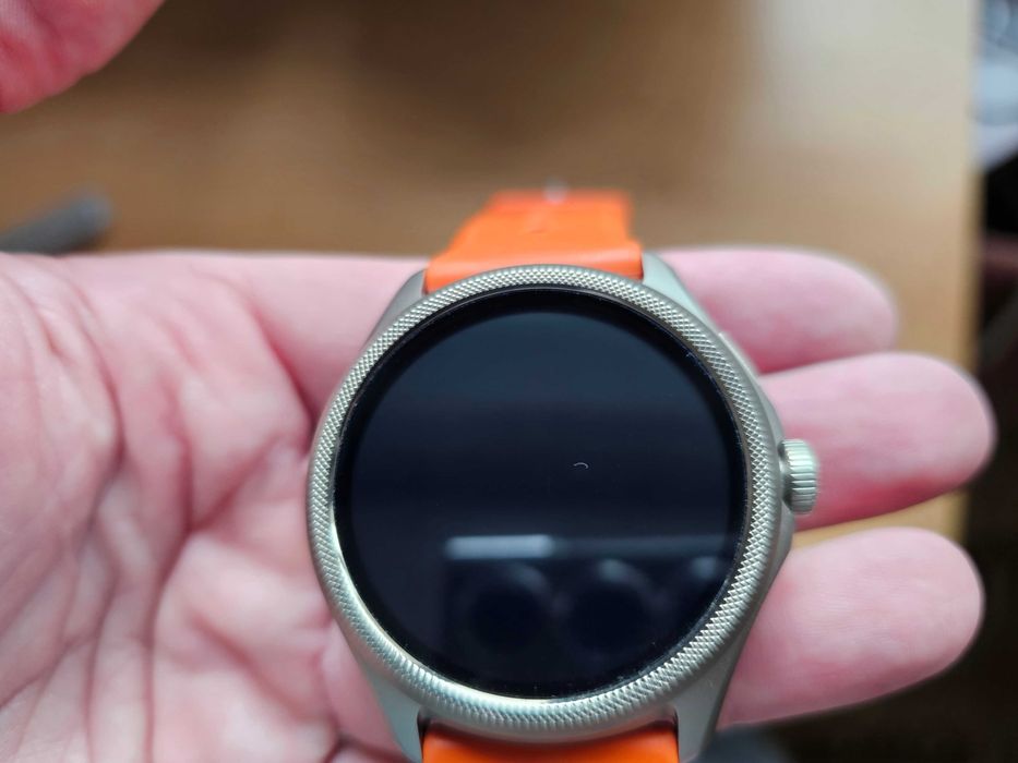 Продавам смарт часовник TicWatch Pro 5