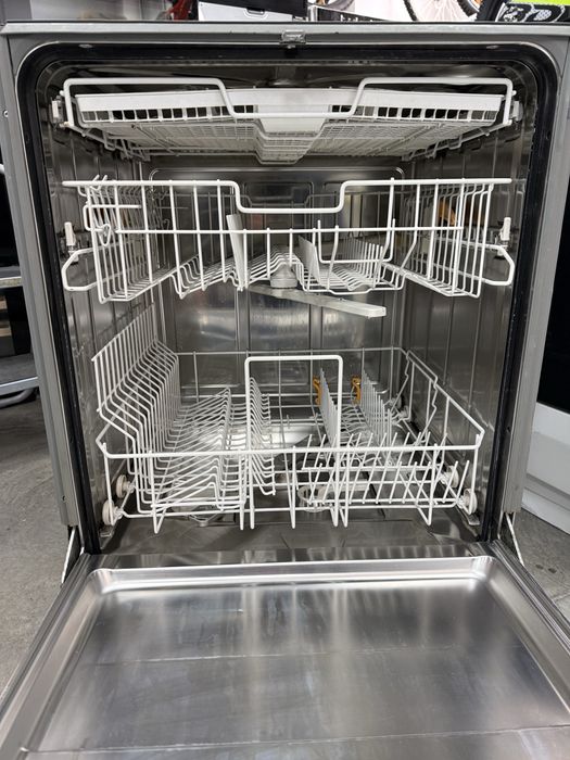Съдомиялна машина за вграждане MIELE 60см