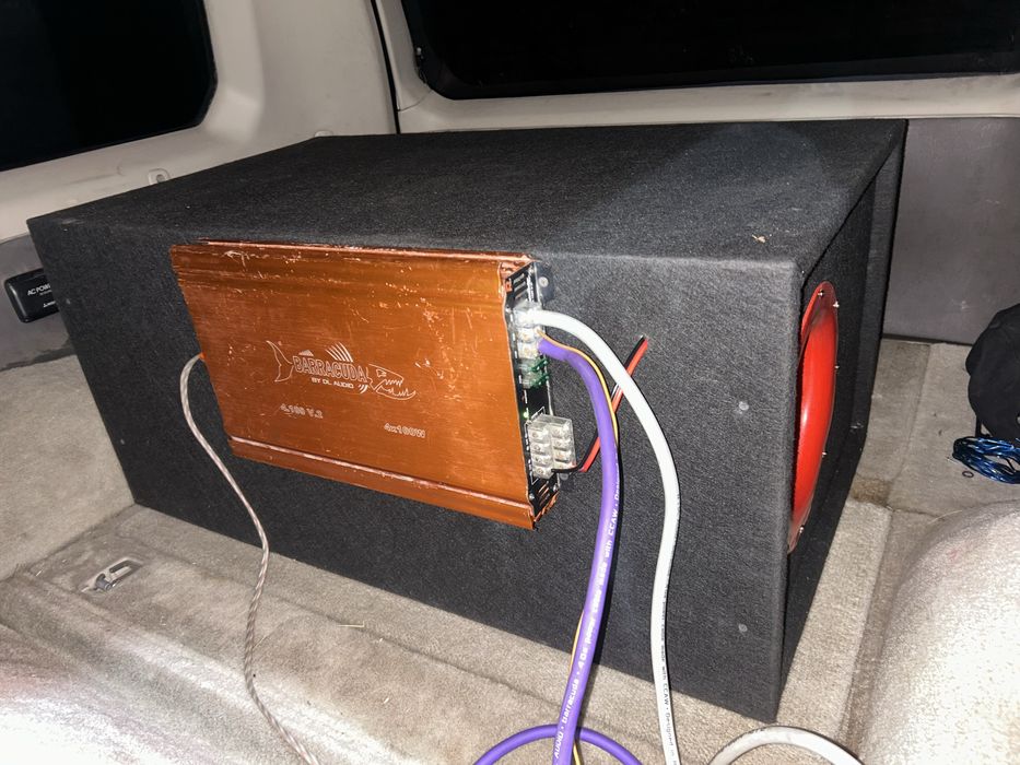 Продам сабвуфер с усилителем