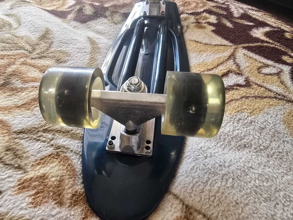 Vând skateboard nou