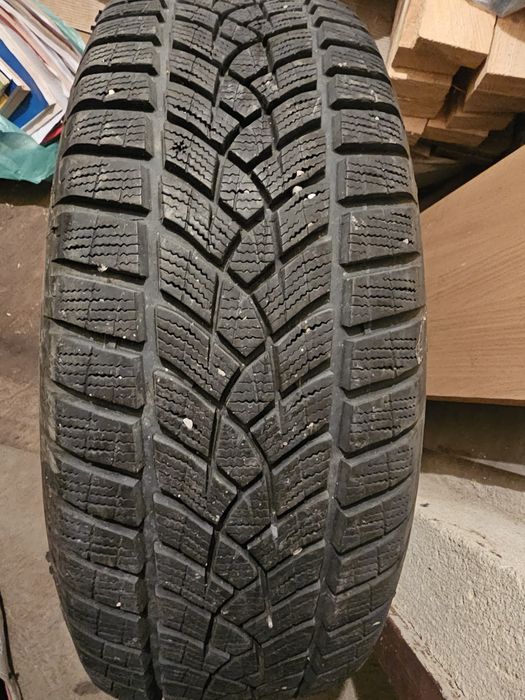Зимни гуми 215/60/16