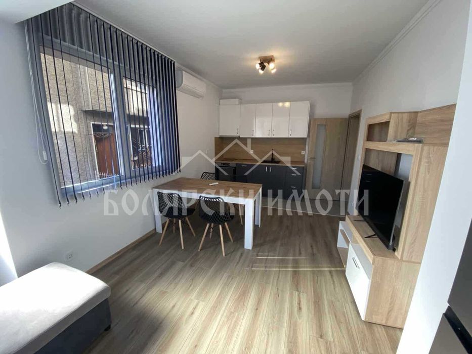 Новообзаведен офис в Идеален Център