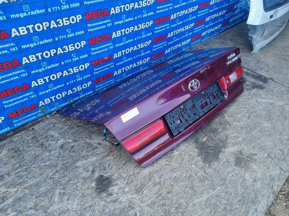Кришка богажника camry 20.