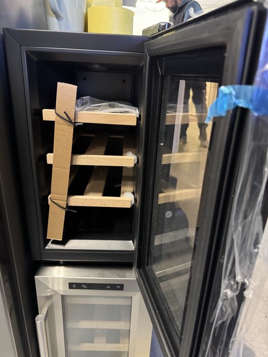 Răcitor de vinuri H.Koenig AGE8