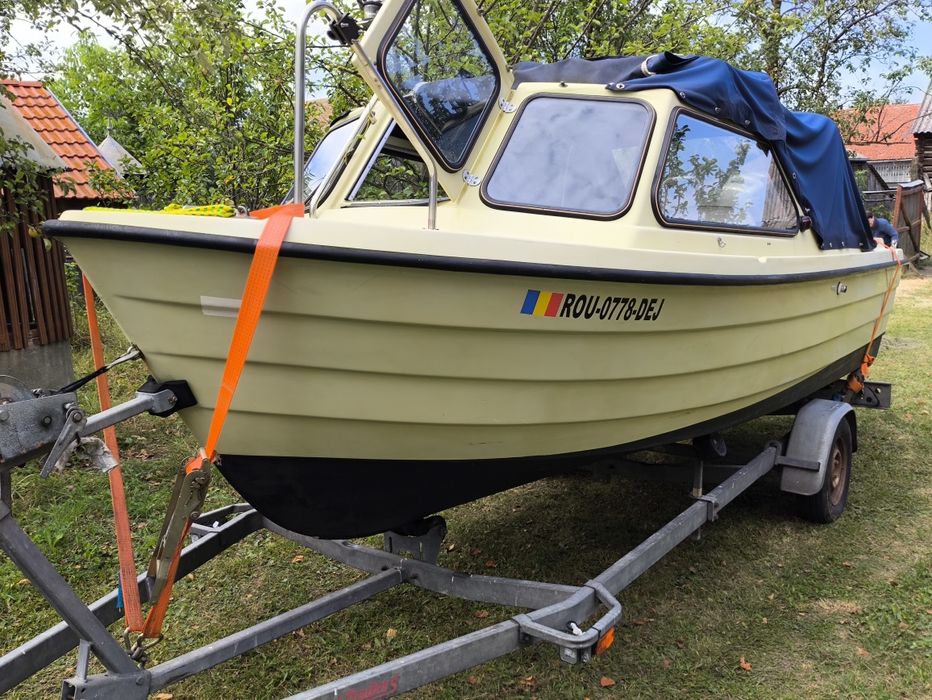 Barca cu motor Mariner Mercury 60 cp Efi si peridoc 750 kg