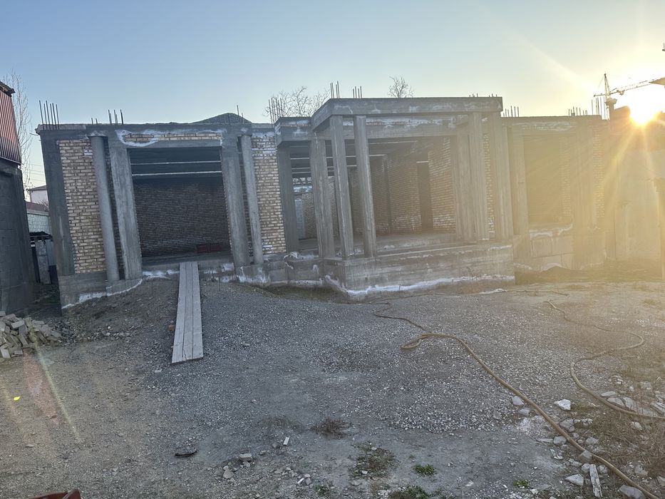 Курилиши тугалланмаган ховли сотилади!