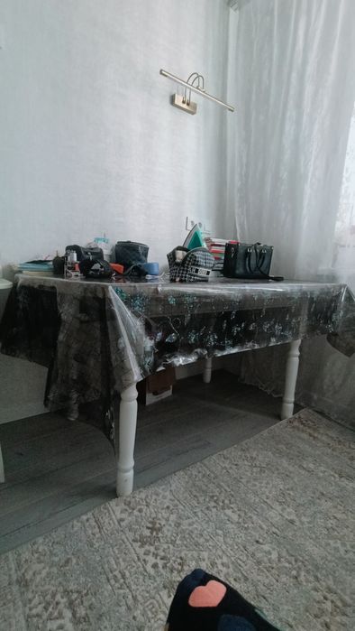 Стол обеденный без стульев
