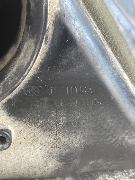 Carcasa Filtru De Aer Chrysler 300 C Lx, Le 2004 -> 0111018A