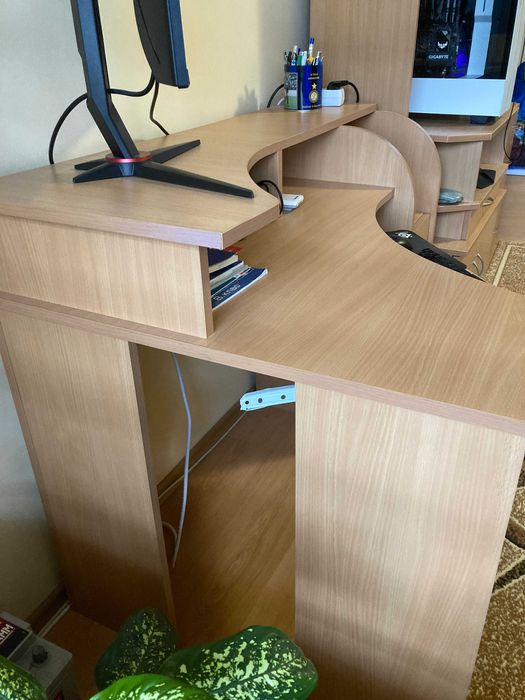 Бюро за офис или дома