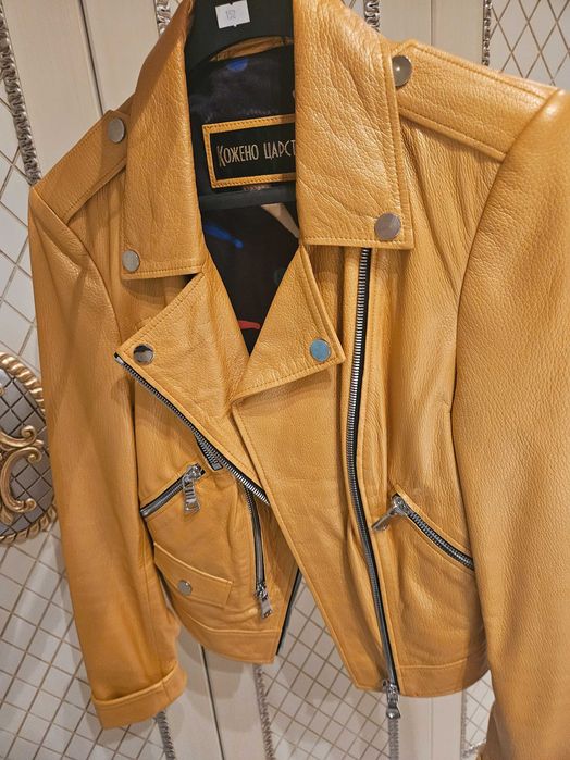 Кожено яке жълто