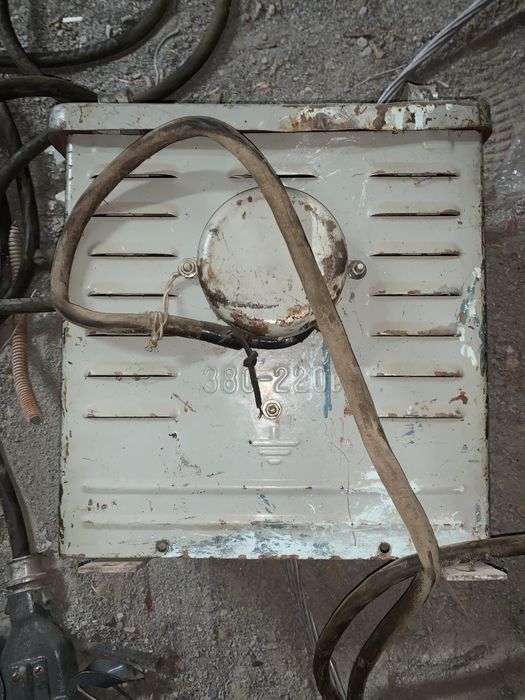 Трёхфазный понижающий трансформатор