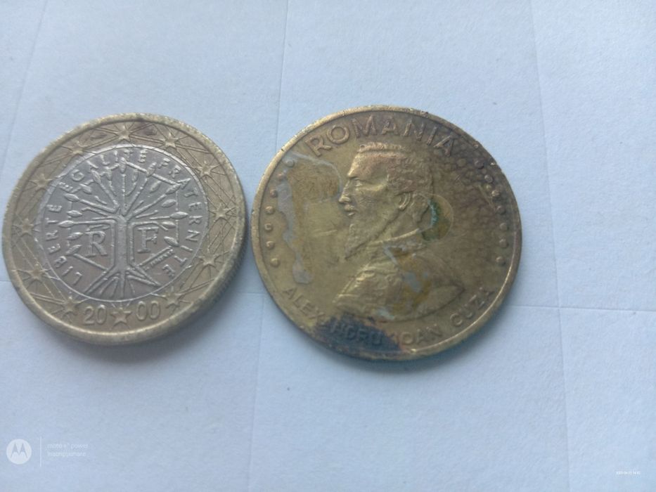 Vind  doua monezi de 500 le plus altele