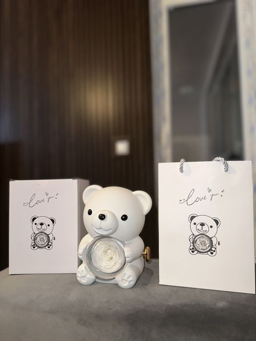 Луксозно Подаръчно Мече с Роза и Колие- Перфектният Романтичен Подарък