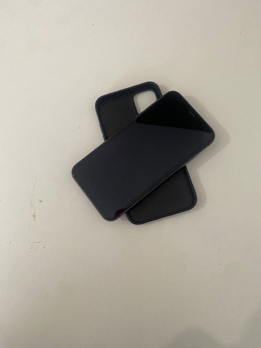 Айфон 11 черрний цвет