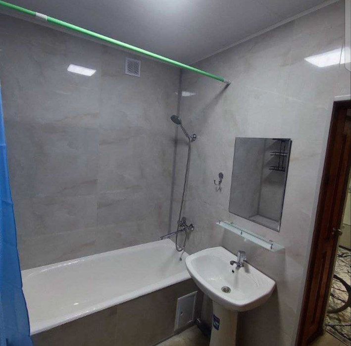 Mirzo Ulugʻbek Pushkin metro yaqnida aren