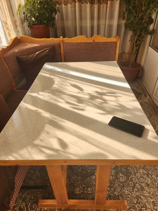 Кухонный уголок со стульями. В хорошем состояние