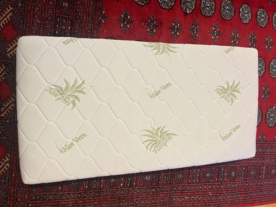 Продавам кошара на Чиполино с матрак Блян