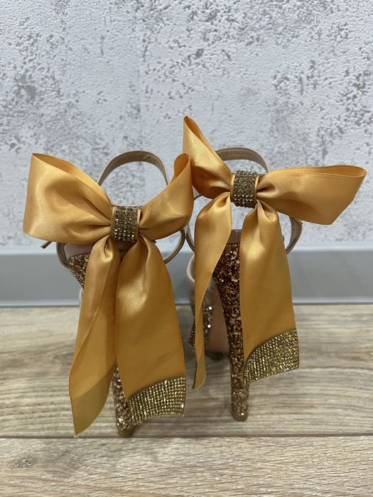 Босоножка бежевый