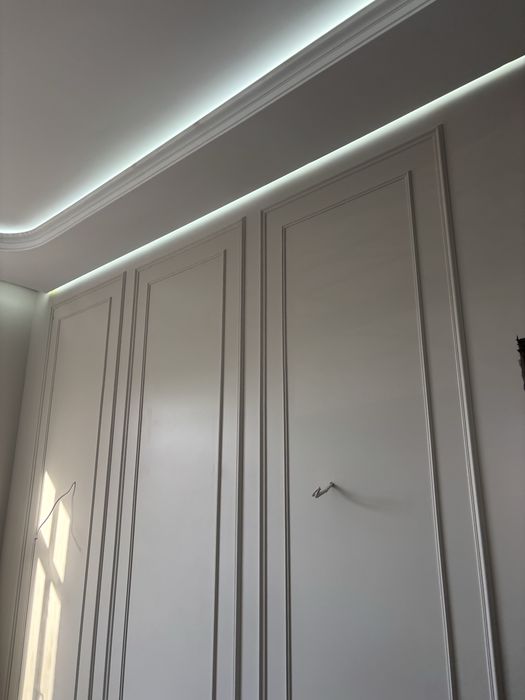 Покраска стен потолков.