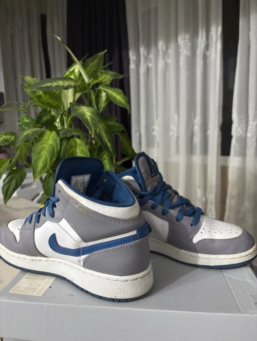 Jordan 1 mid, intr o conditie buna