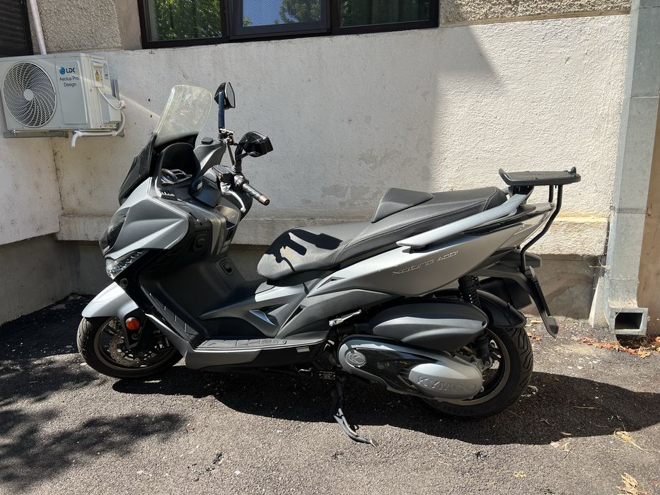 De vanzare maxi scuter Kymco Xciting 400i