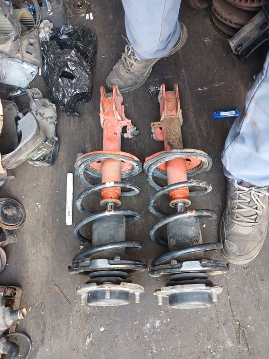 Аммортизаторы Тоета Карина Е в оригинале