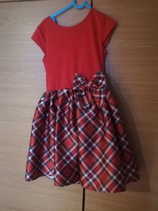 Rochita fetite cu fundiță