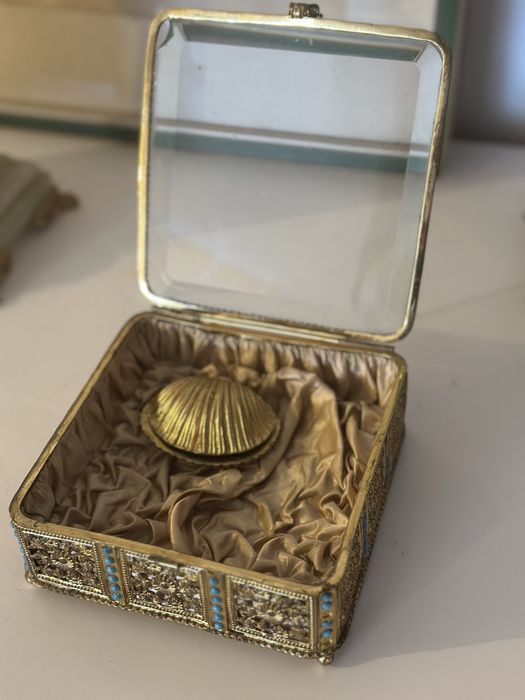 Cutie de bijuterii veche, piesă de colecție