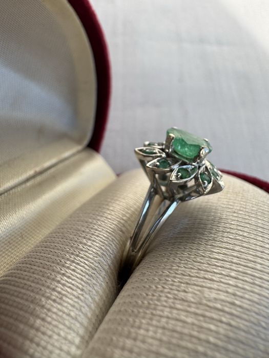 Inel din aur si smaralde