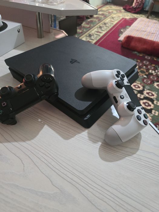 Play station 4 slim PS4 slim