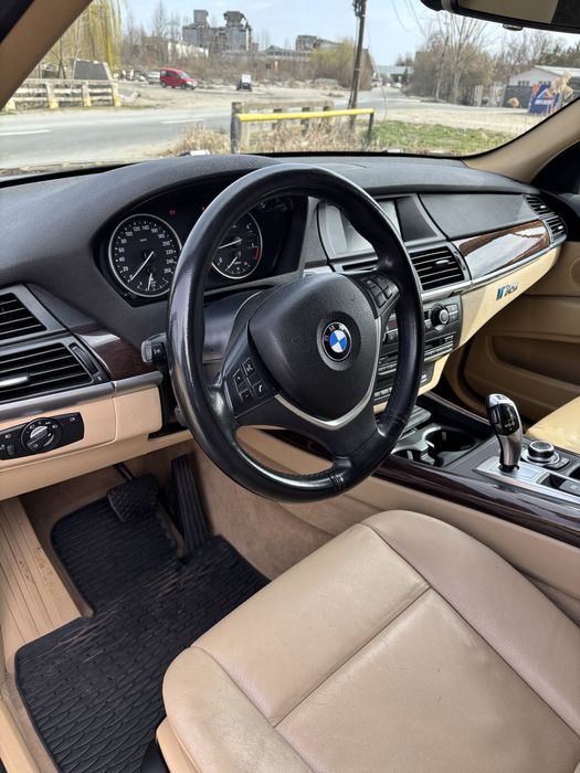 Vand BMW X5 motor 3.0 180KW an 2012 in conditii foarte bune!!