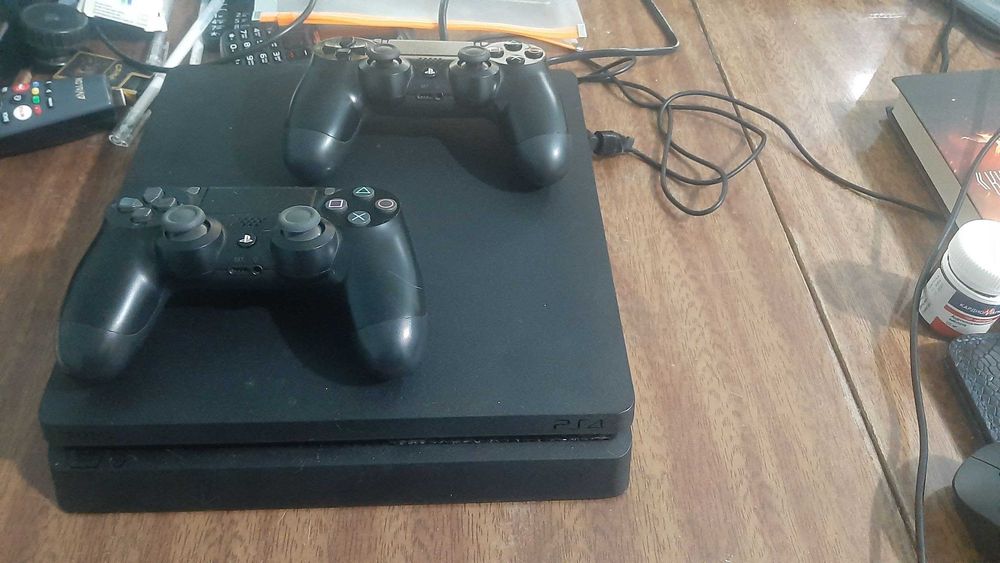 Play Station 4 PS (1tb) продается
