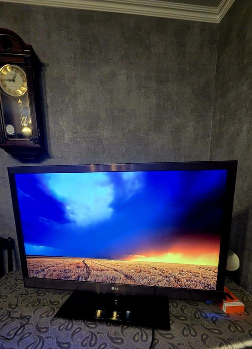 Телевизор LG 107 см. Smart, + смарт Андроид приставка вместе.