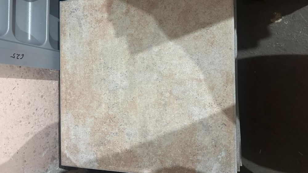 Продам плитку напольную размер 40×40