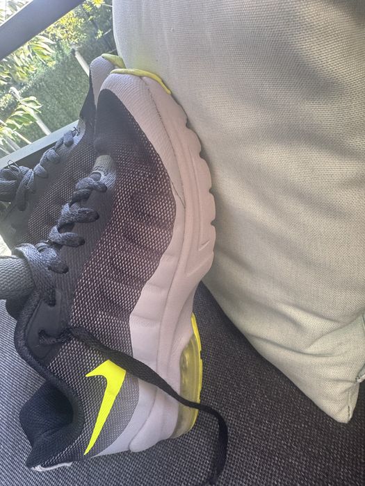 Nike Air Max Invigor / Маратонки / детски /