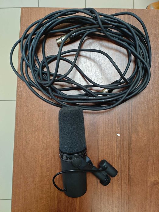 Продам микрофон Shure SM7B, черный