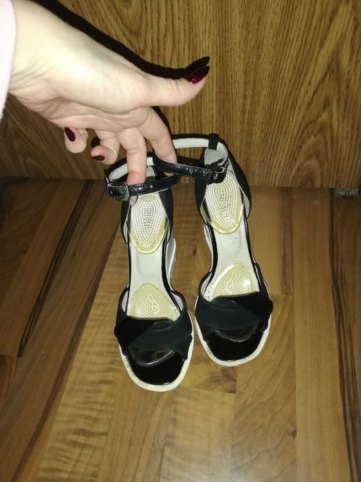 Сандали от естствен велур на платформа Gianni