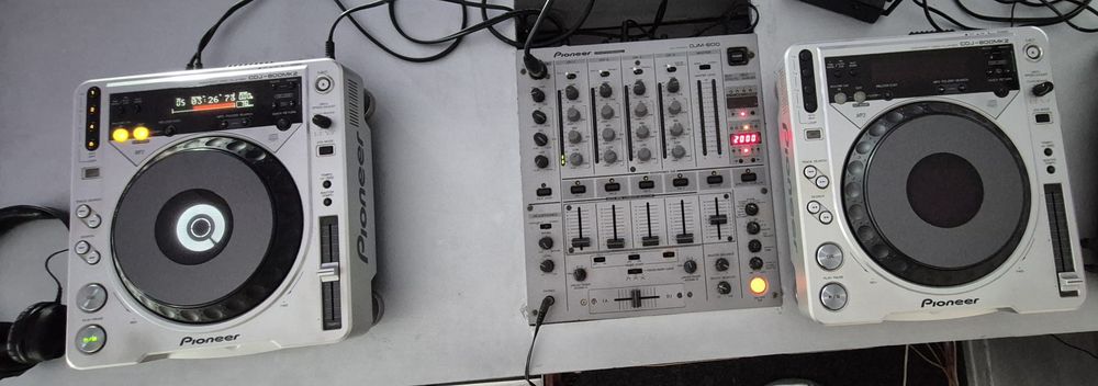 Vand Doua CDJ-uri 800 MK-2 și MIXER DJM 600 PIONEER