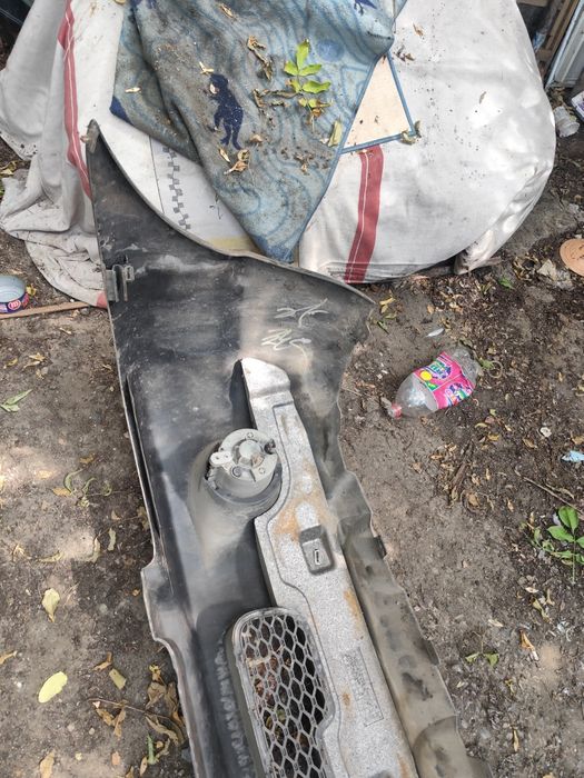 Предна броня с халогени за hyundai santa fe 99-та 2003 година