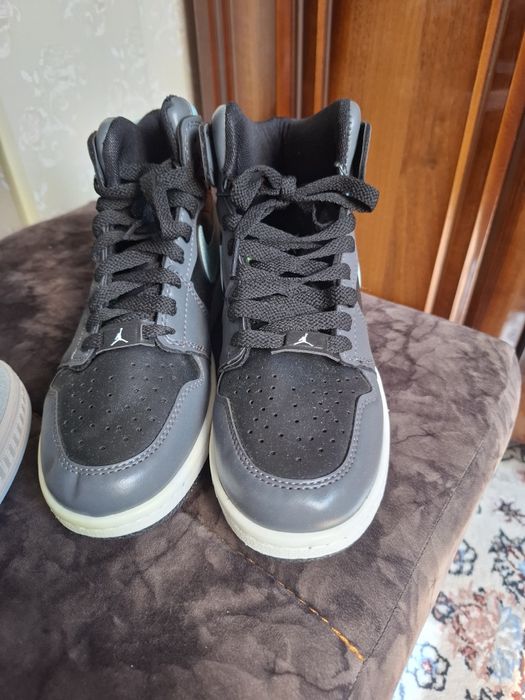 Аёллар ва эркаклар красовкаси