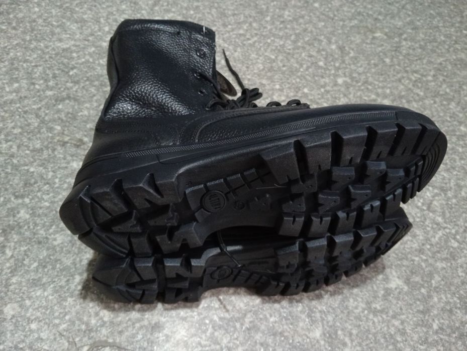 Продаю берцы натуральные кожы