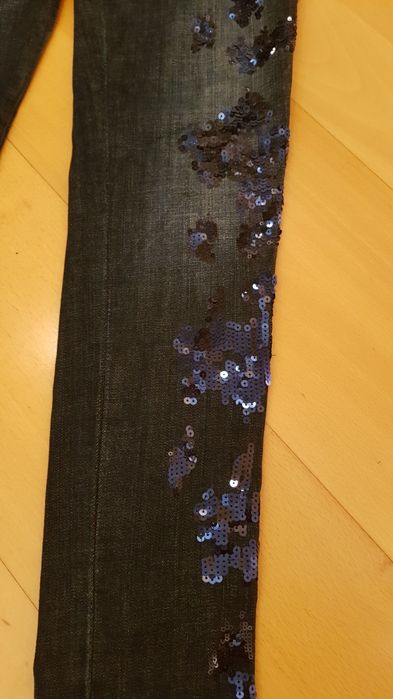 Jeans fete GUESS model cu paiete