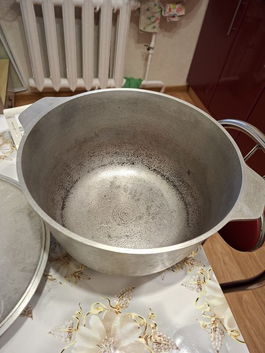 Продам казан с крышкой