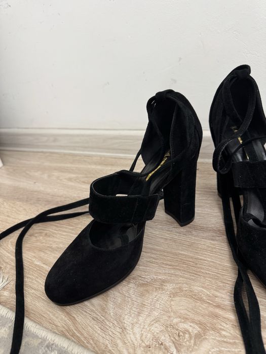 Чёрные замшевые туфли
