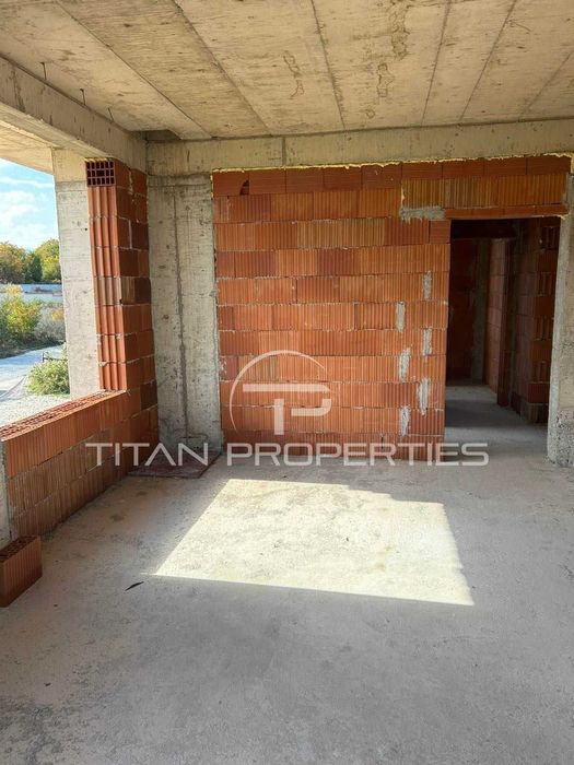 Двуетажна къща в Марково