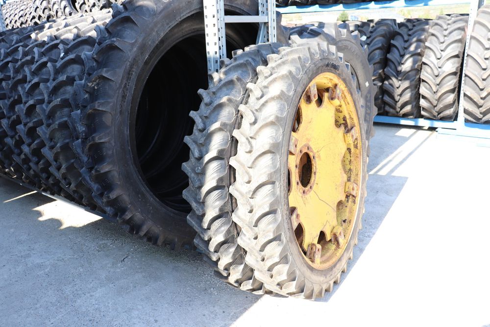 230/95 R44 cu jante ( second hand )  9.5-44  Cauciucuri tractor, Fiat, Case, Fendt, John Deere, New Holland, Massey Ferguson, UTB   Cauciucuri tractor