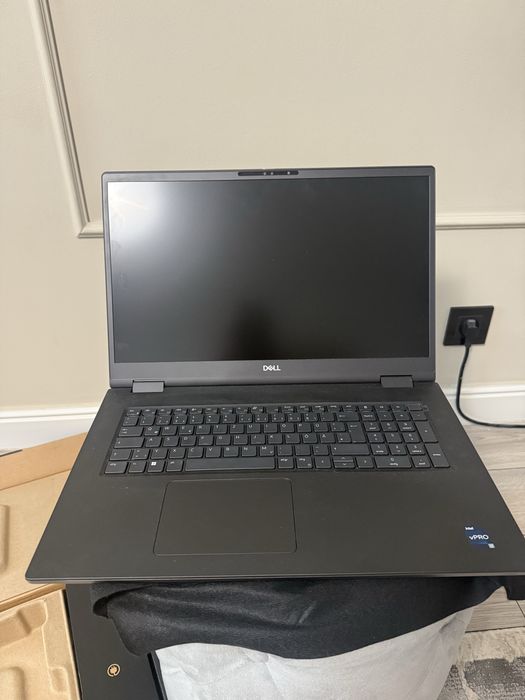 Laptop Dell Precision 7780 i7 13th gen nou